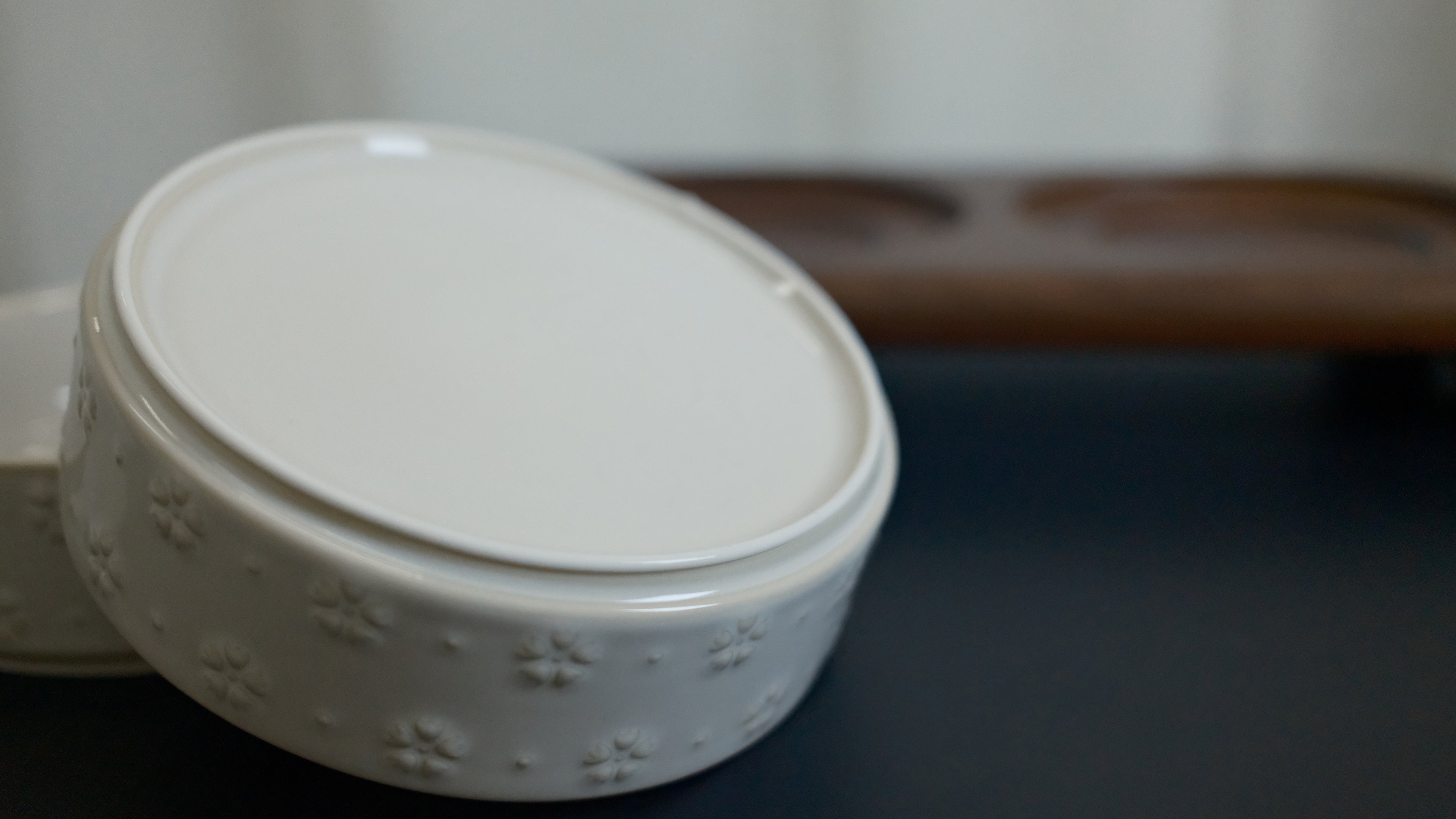 Snowflake Pet Bowl - Acacia Wood Base