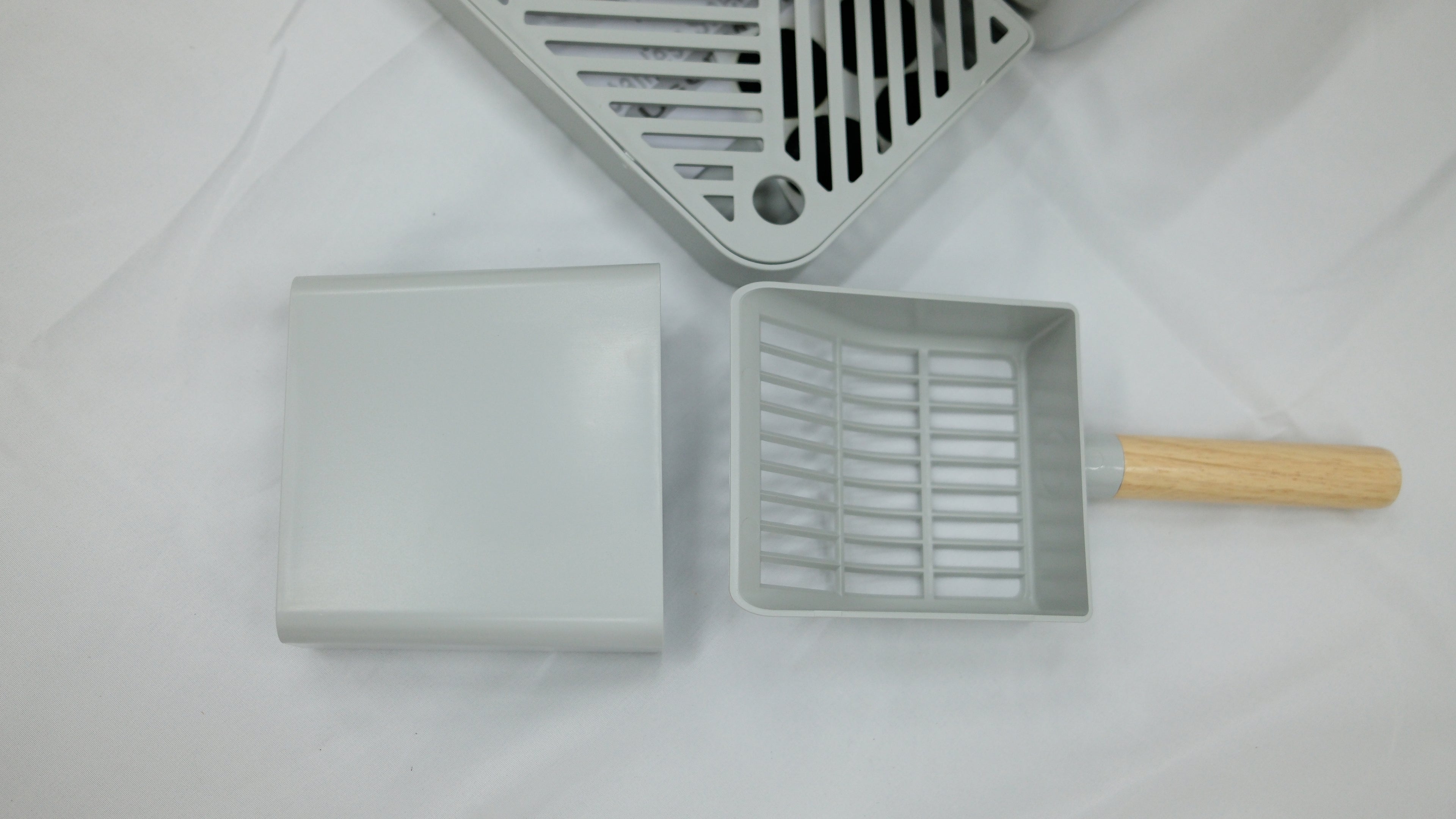 Modern Stainless Steel Cat Litter Box with Scoop & Step